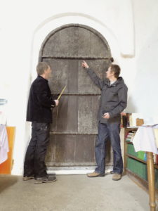 en 1000-årig dörr av ek