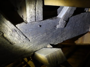 kurviga knutar med timmermansmärkningar